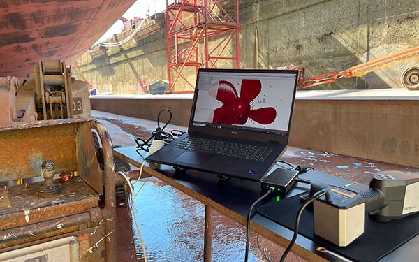 Measurement setup with Laptop and ZEISS T-SCAN hawk 2